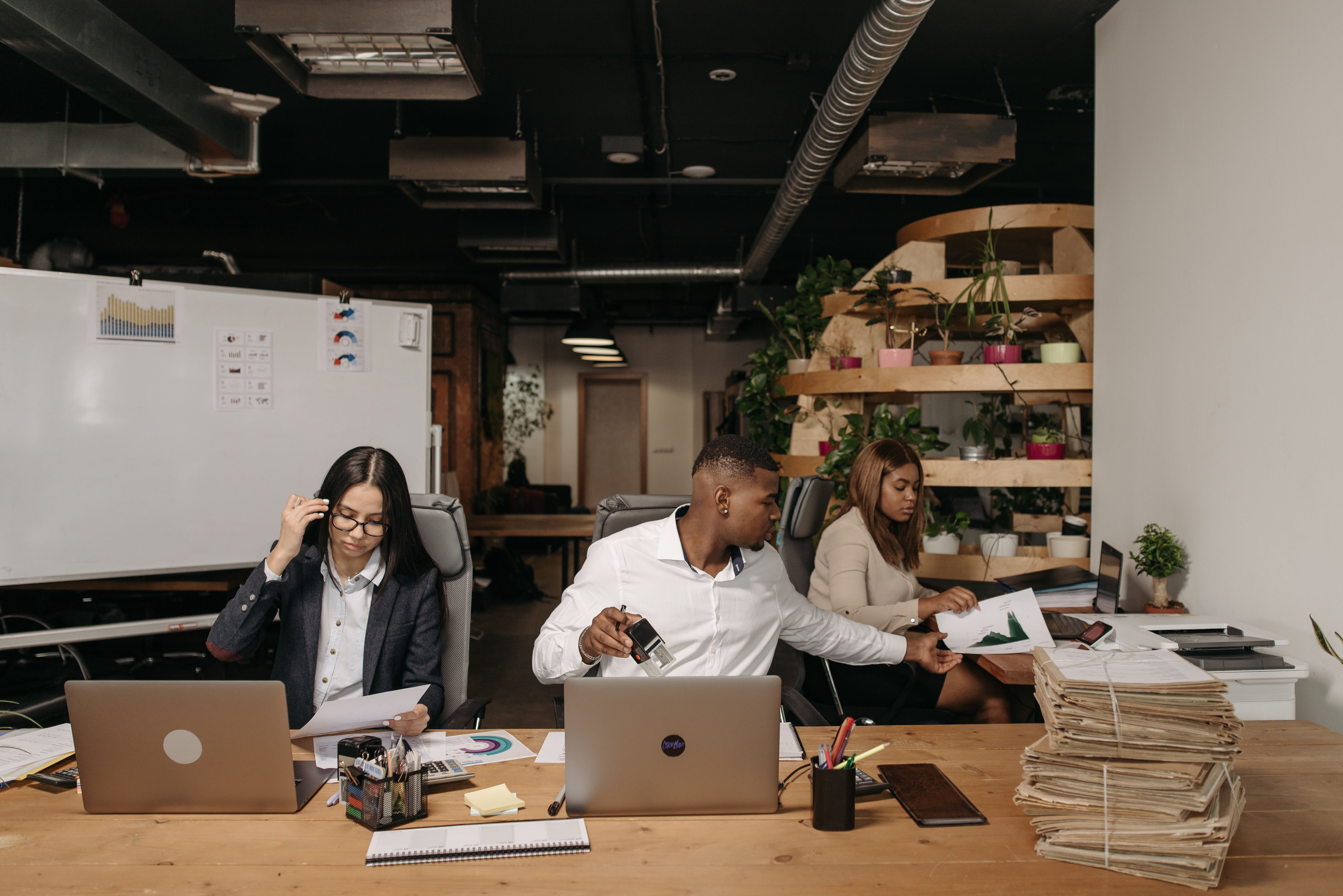 A practical guide to evaluating Microsoft Fabric and Power BI implementation partners on credentials, delivery methodology, and governance expertise.