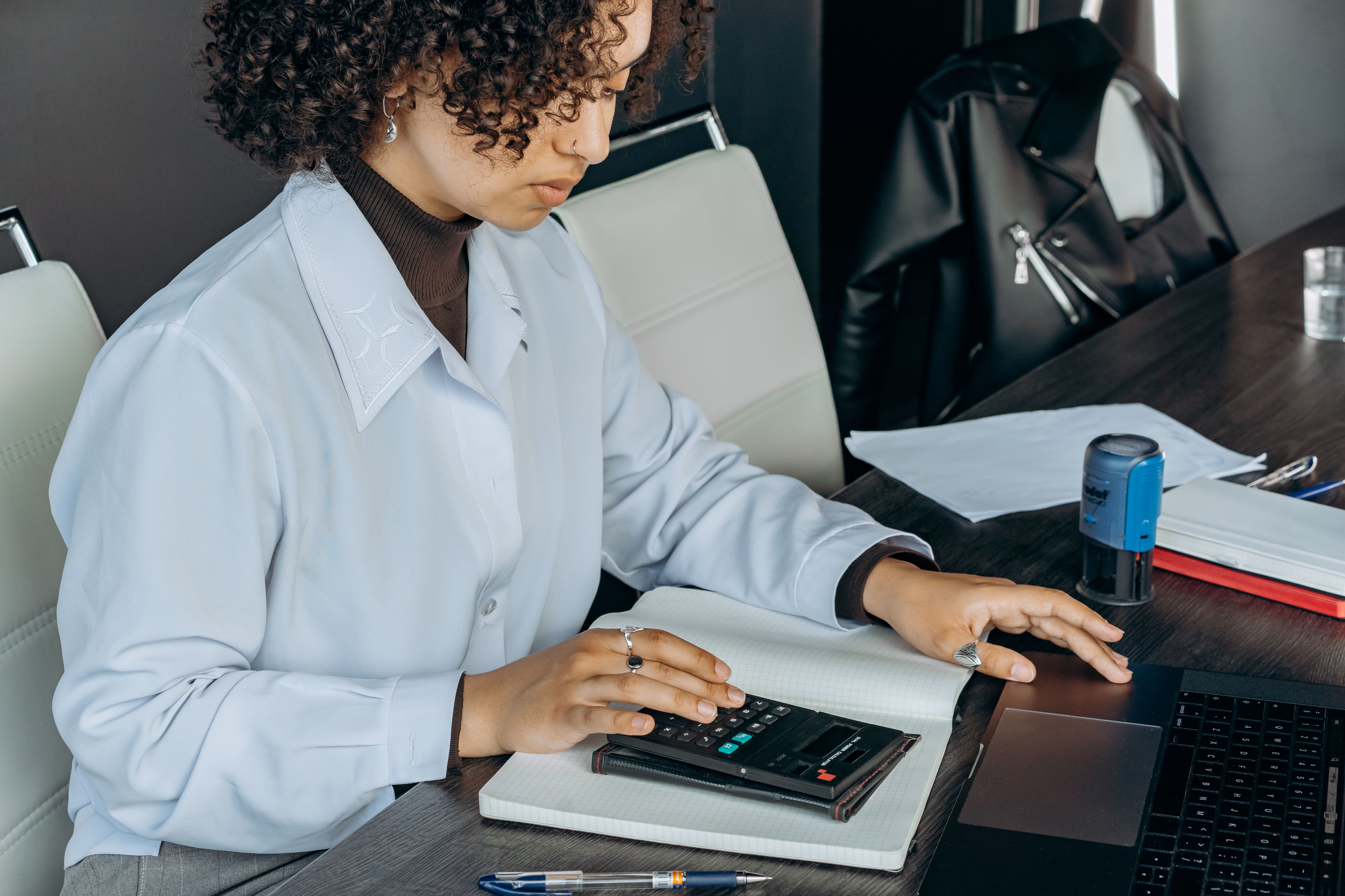 Learn how to audit Microsoft licensing costs in 2026 with a practical Microsoft licensing cost optimization framework covering compliance and savings. 